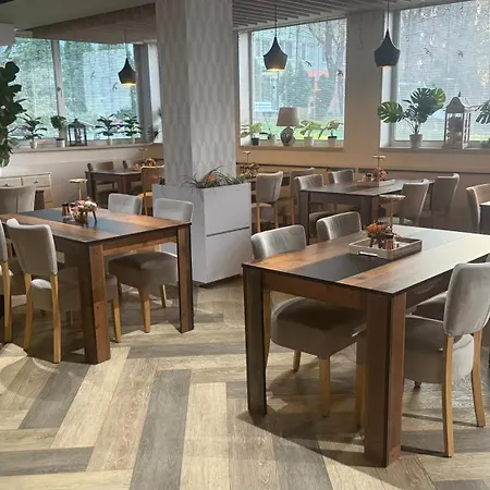 Penzión pre hostí Set 3*